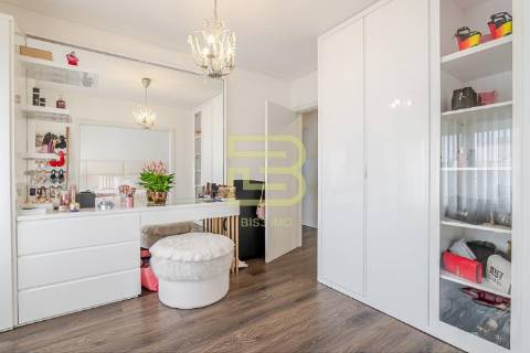 Apartamento T3 mobilado, convertido num T2(possibilidade de reverter para T3),  em S. Mamede Infesta