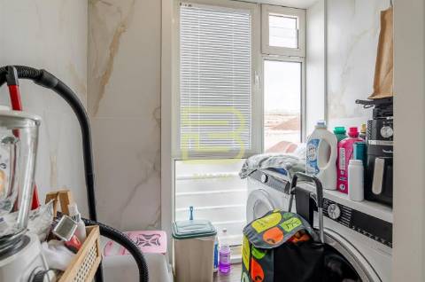 Apartamento T3 mobilado, convertido num T2(possibilidade de reverter para T3),  em S. Mamede Infesta