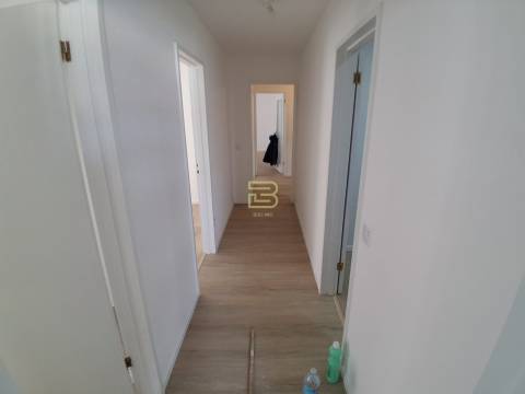 T3 Totalmente Renovado com Garagem e Varanda | A 6 Min do Metro de Baguim