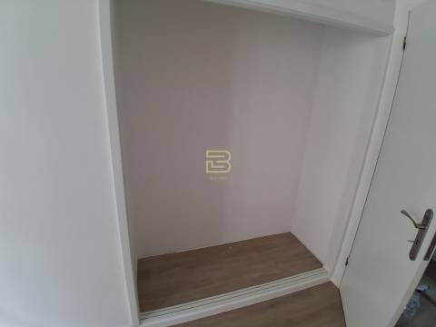 T3 Totalmente Renovado com Garagem e Varanda | A 6 Min do Metro de Baguim