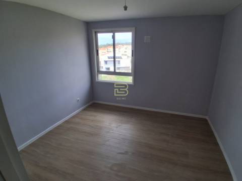 T3 Totalmente Renovado com Garagem e Varanda | A 6 Min do Metro de Baguim