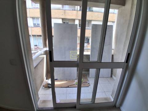 T3 Totalmente Renovado com Garagem e Varanda | A 6 Min do Metro de Baguim