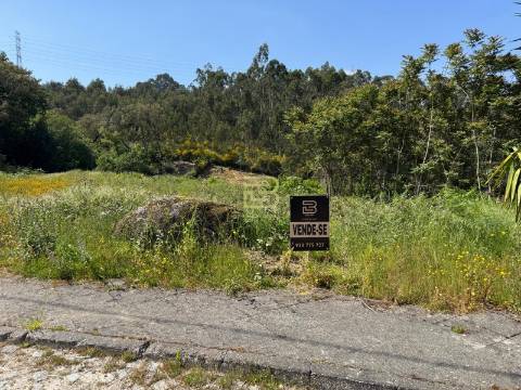DOIS TERRENOS urbanos contíguos, em Cete , Paredes