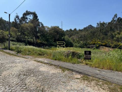 DOIS TERRENOS urbanos contíguos, em Cete , Paredes