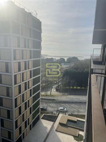 T2 nos Jardins da Arrábida, com vista ampla e desafogada sobre o Rio Douro.