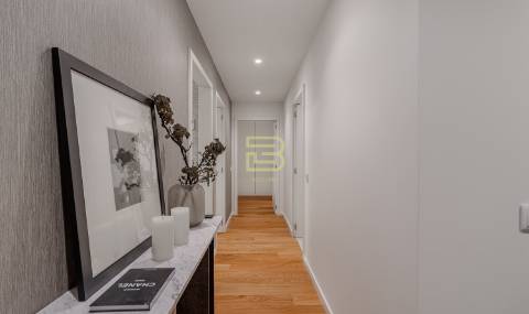 T2 nos Jardins da Arrábida, com vista ampla e desafogada sobre o Rio Douro.