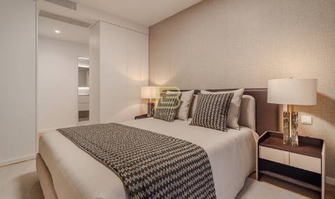 T2 nos Jardins da Arrábida, com vista ampla e desafogada sobre o Rio Douro.