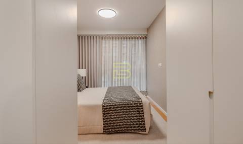 T2 nos Jardins da Arrábida, com vista ampla e desafogada sobre o Rio Douro.