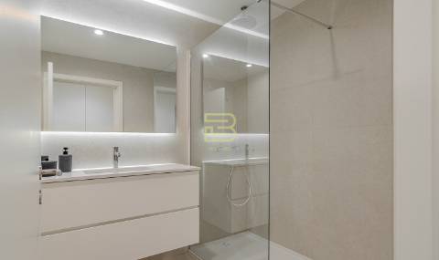 T2 nos Jardins da Arrábida, com vista ampla e desafogada sobre o Rio Douro.