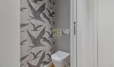 T2 nos Jardins da Arrábida, com vista ampla e desafogada sobre o Rio Douro.