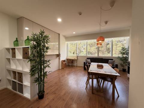 Apartamento T0 |Remodelado| Mobilado| Equipado no Porto.