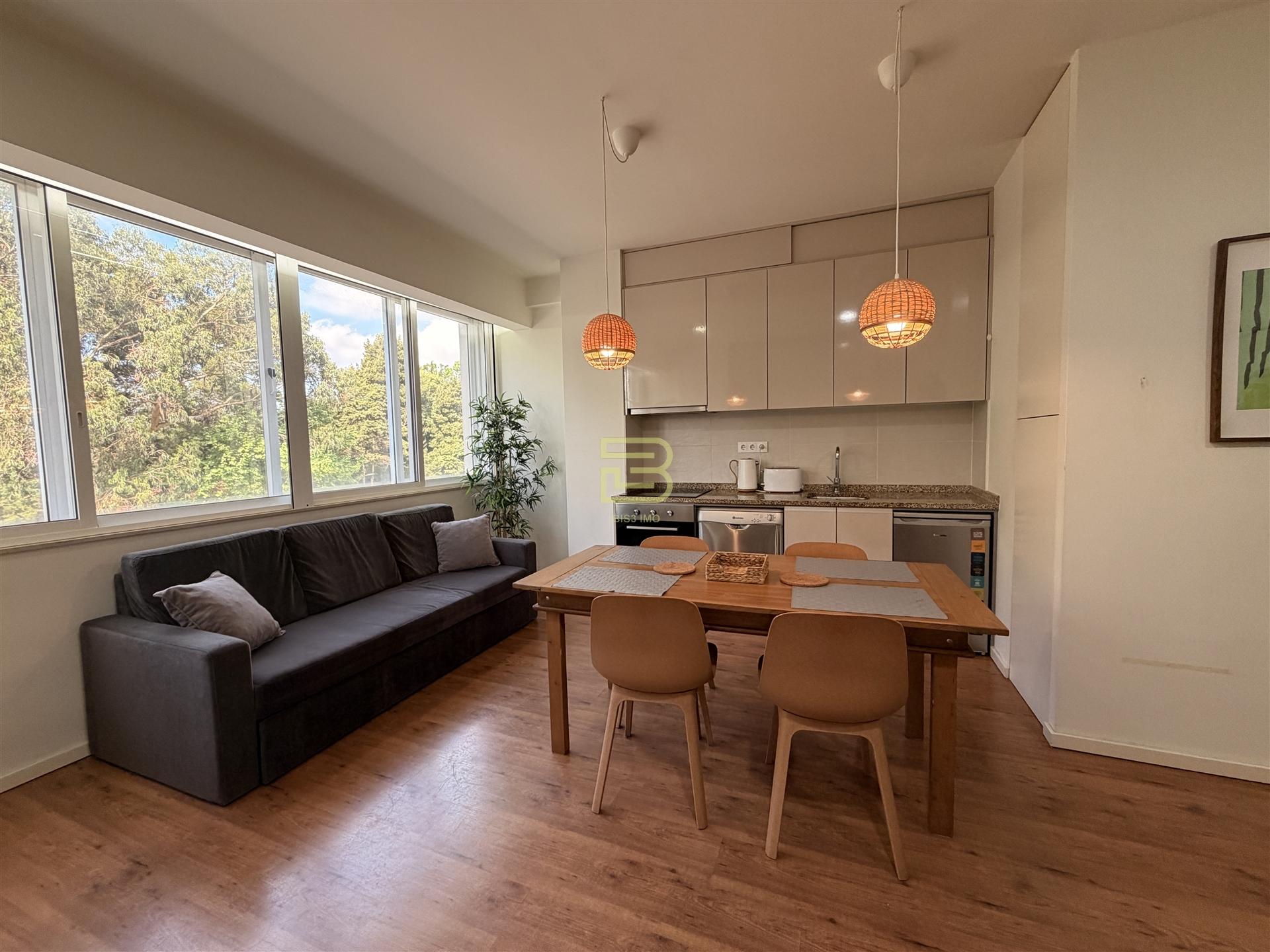 Apartamento T0 |Remodelado| Mobilado| Equipado no Porto.