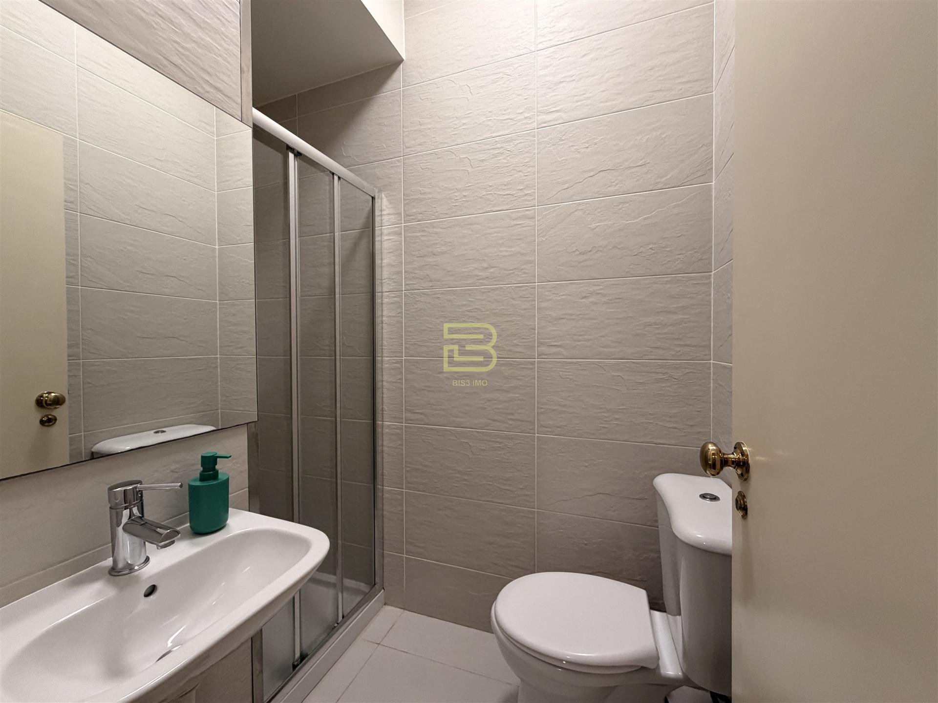 Apartamento T0 |Remodelado| Mobilado| Equipado no Porto.