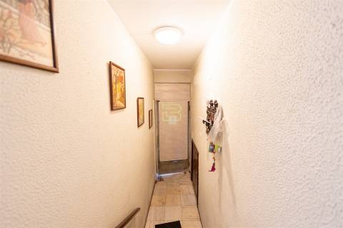 Apartamento, originalmente T3 e atualmente transformado em T4, em Campanhã, Porto
