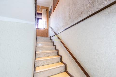 Apartamento, originalmente T3 e atualmente transformado em T4, em Campanhã, Porto