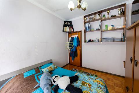 Apartamento, originalmente T3 e atualmente transformado em T4, em Campanhã, Porto