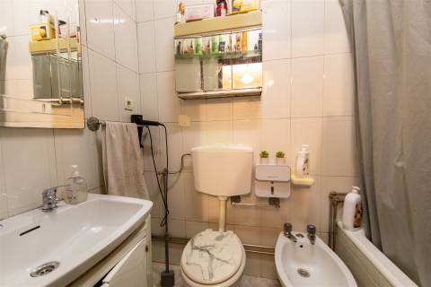 Apartamento, originalmente T3 e atualmente transformado em T4, em Campanhã, Porto