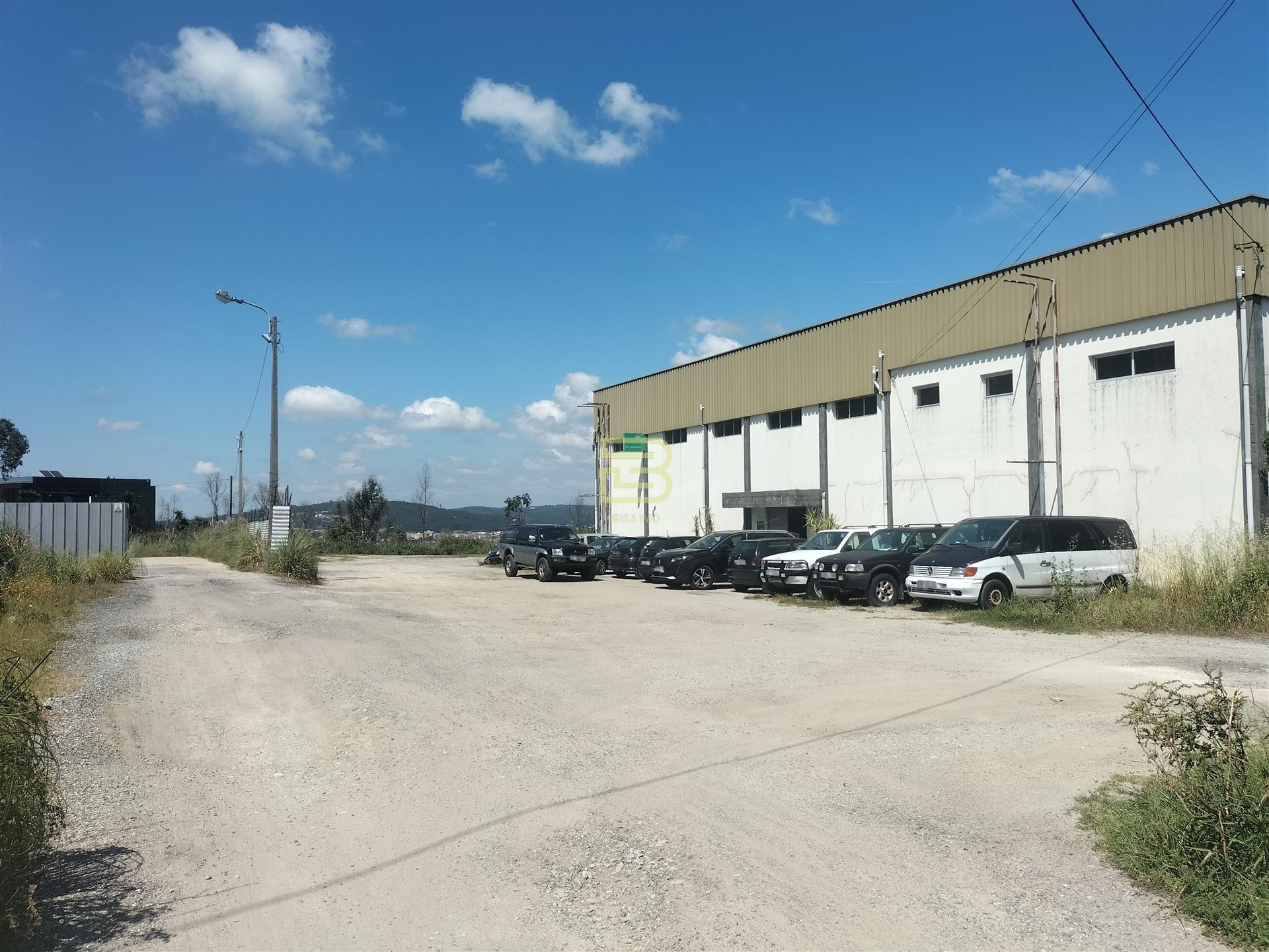 Venda de Armazém Industrial com Rentabilidade Imediata em Ermesinde.