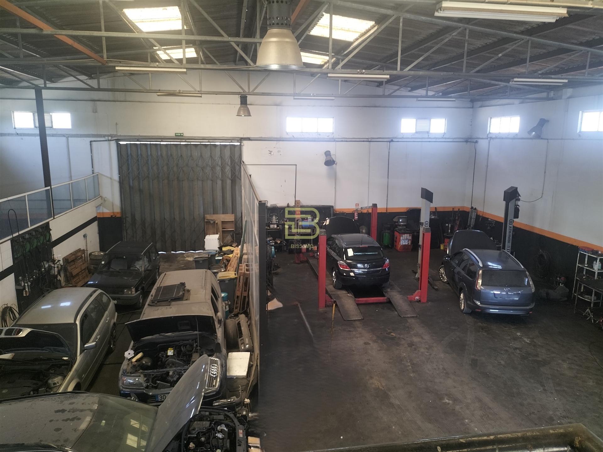 Venda de Armazém Industrial com Rentabilidade Imediata em Ermesinde.