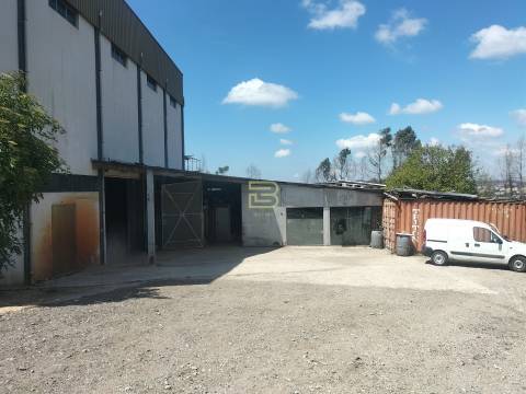 Venda de Armazém Industrial com Rentabilidade Imediata em Ermesinde.