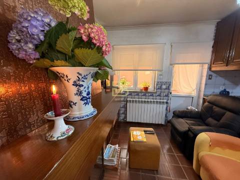 A Casa das Hortênsias | Moradia T4 com Jardim, Cozinha Regional e Excelente Exposição Solar