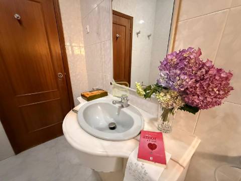 A Casa das Hortênsias | Moradia T4 com Jardim, Cozinha Regional e Excelente Exposição Solar