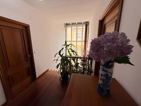 A Casa das Hortênsias | Moradia T4 com Jardim, Cozinha Regional e Excelente Exposição Solar