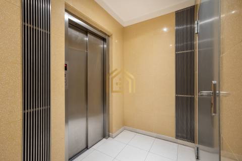 Apartamento duplex T3+1(3 quartos + estúdio 104,40m2), área 350m2, garagem fechada para 3 a 4 carros