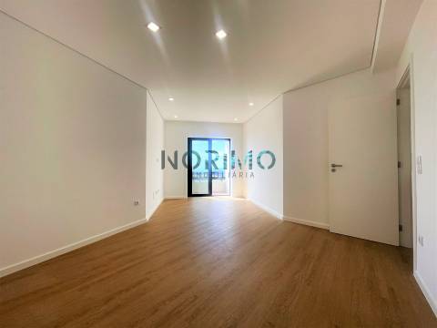 Apartamento T2 Totalmente Renovado - Frente Mar