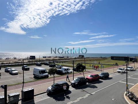 Apartamento T2 Totalmente Renovado - Frente Mar