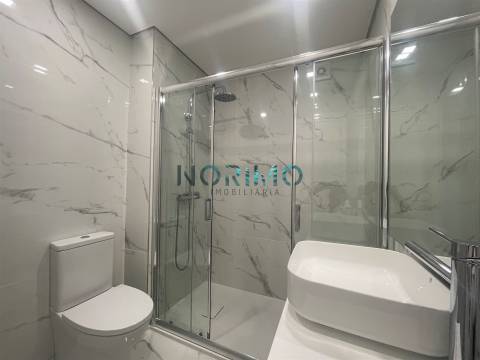 Apartamento T2 Totalmente Renovado - Frente Mar