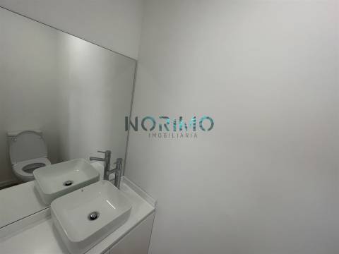 Apartamento T2 Totalmente Renovado - Frente Mar
