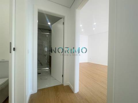 Apartamento T2 Totalmente Renovado - Frente Mar