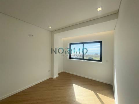 Apartamento T2 Totalmente Renovado - Frente Mar