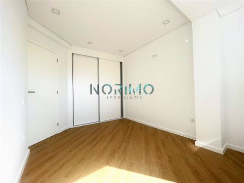 Apartamento T2 Totalmente Renovado - Frente Mar