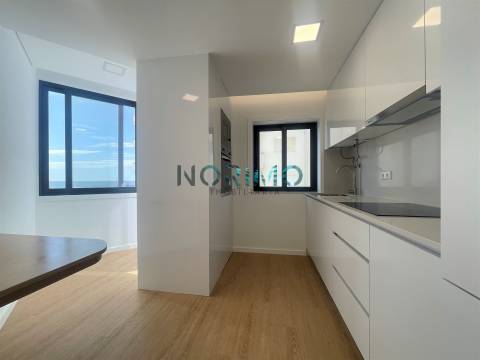 Apartamento T2 Totalmente Renovado - Frente Mar