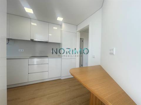 Apartamento T2 Totalmente Renovado - Frente Mar