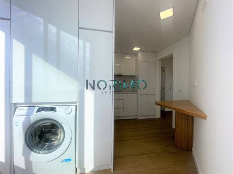 Apartamento T2 Totalmente Renovado - Frente Mar