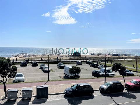 Apartamento T2 Totalmente Renovado - Frente Mar