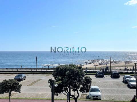 Apartamento T2 Totalmente Renovado - Frente Mar