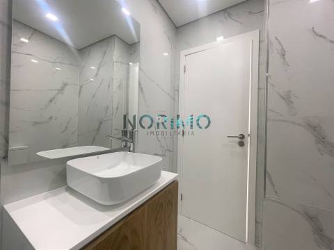 Apartamento T2 Totalmente Renovado - Frente Mar