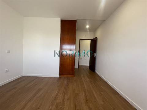 T2 Centro da Póvoa de Varzim com lugar de garagem e elevador 195.000€