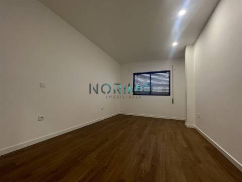 T2 Centro da Póvoa de Varzim com lugar de garagem e elevador 195.000€