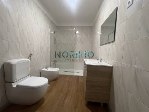 T2 Centro da Póvoa de Varzim com lugar de garagem e elevador 195.000€