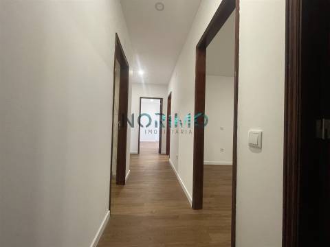 T2 Centro da Póvoa de Varzim com lugar de garagem e elevador 195.000€