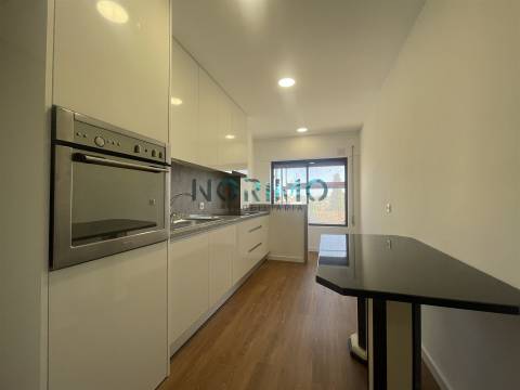 T2 Centro da Póvoa de Varzim com lugar de garagem e elevador 195.000€