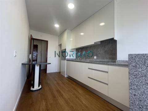 T2 Centro da Póvoa de Varzim com lugar de garagem e elevador 195.000€