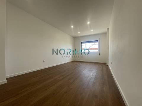 T2 Centro da Póvoa de Varzim com lugar de garagem e elevador 195.000€