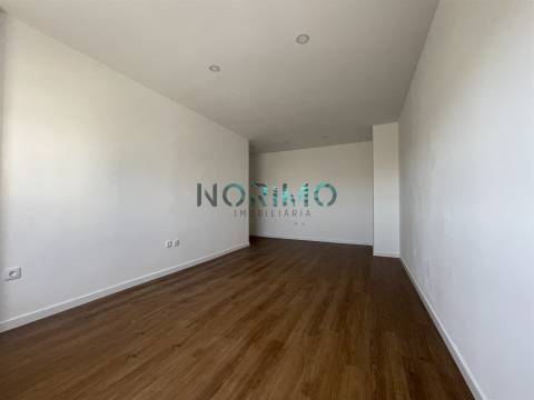 T2 Centro da Póvoa de Varzim com lugar de garagem e elevador 195.000€
