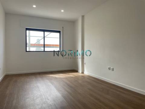 T2 Centro da Póvoa de Varzim com lugar de garagem e elevador 195.000€